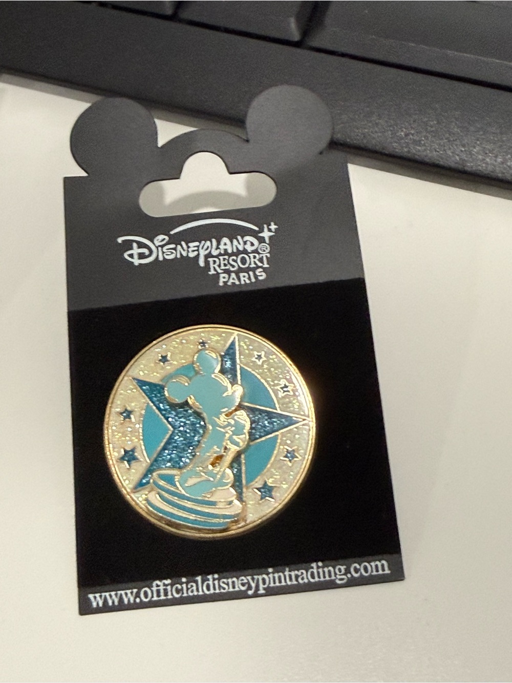 NWOT Disneyland Resort Paris Blue Mickey Hollywood glitter trading pin (fair)